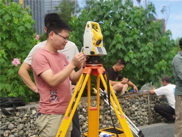 学习全站仪放线道路桥梁测量培训班