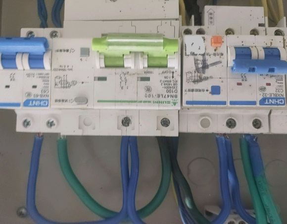 太原南肖墙电工上门维修电路故障跳闸 插座没电检修